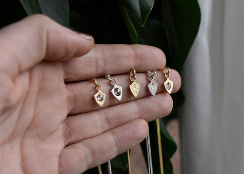 Collar de diamantes rompelanzas