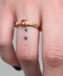 Stronghold 戒指，镶嵌帕帕拉恰蓝宝石