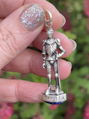 Ardua Tendo Knight Pendant