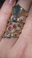 Stronghold 轮廓戒指，镶嵌 Winza 蓝宝石